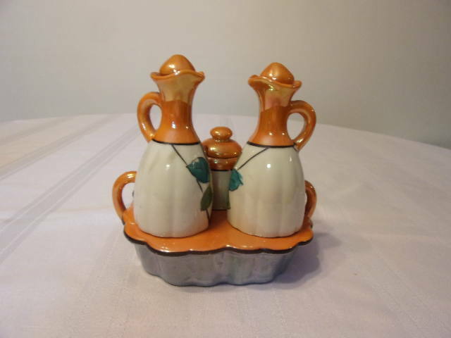 LUSTRE WARE CONDIMENT SET HOLDER, 2 CURETS, SALT & PEPPER,  MAYO & SPOON