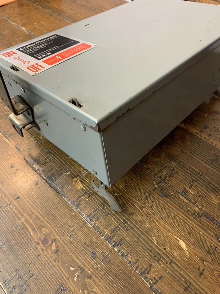 CUTLER HAMMER  CP4HD461 30 AMP 600V FUSIBLE BUSWAY - Fuses Included - Image 3 of 4