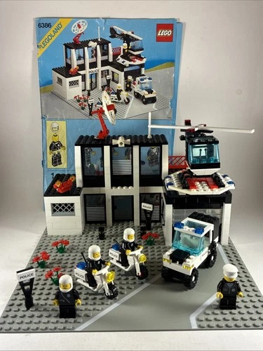 Lego - Classic Town - Police Command Base 6386 With Instructions And Extras!
