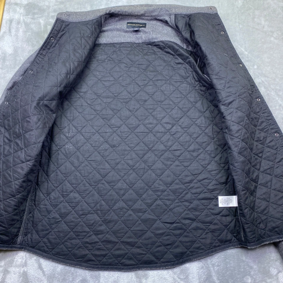 Camisa Chaqueta acolchada con botones Banana Republic para hombre gris mezcla de lana talla M Foto 2 de 4
