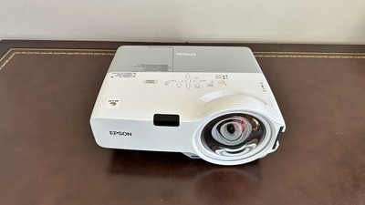 Epson PowerLite 410W Short Throw 3LCD WXGA 2000 Lumens Projector Tested