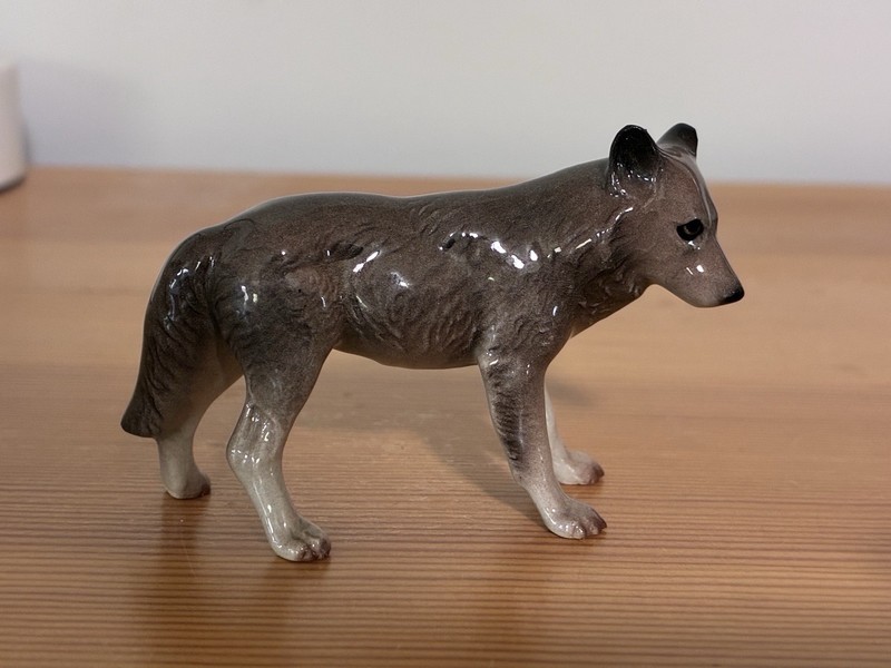 Hagen Renaker WOLF MAMA  #A-3249