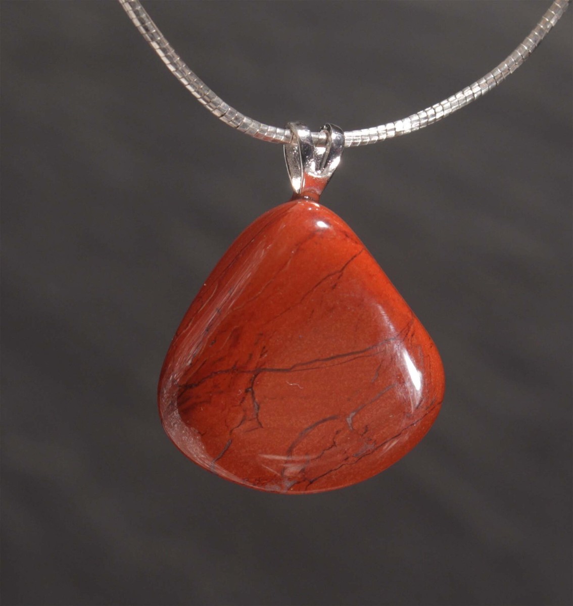 Edelstein Halskette Mit Lederband – Roter Jaspis Anhänger & Kreuz, 25x20 Mm, Lederband 100 Cm, Individuell Kürzbar