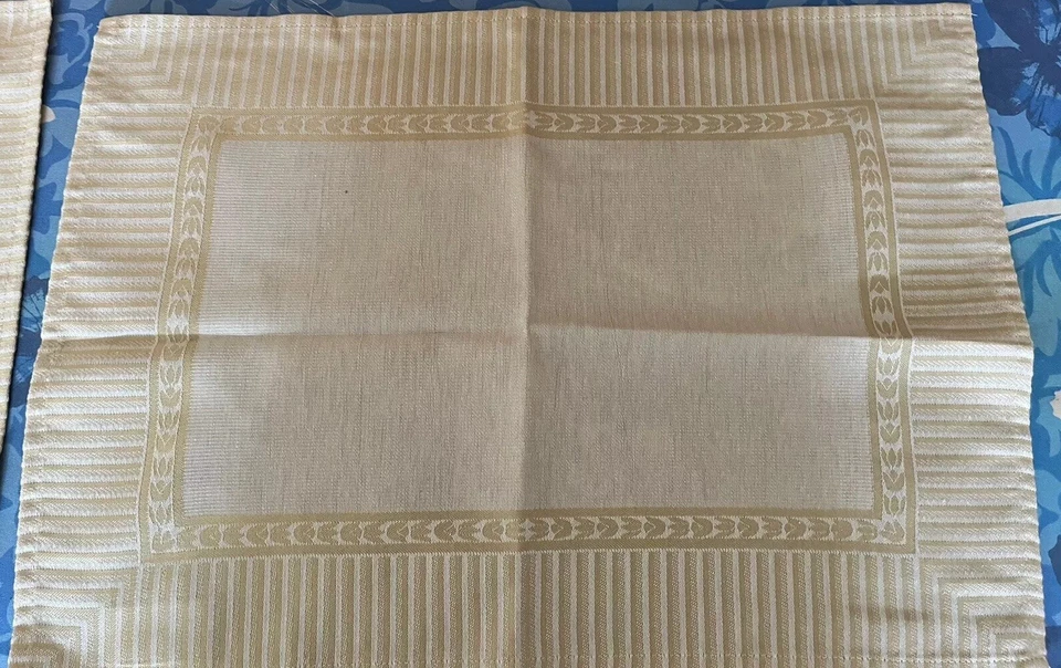 Zwei Wedgwood Platzdeckchen Tischsets sehr guter Zustand