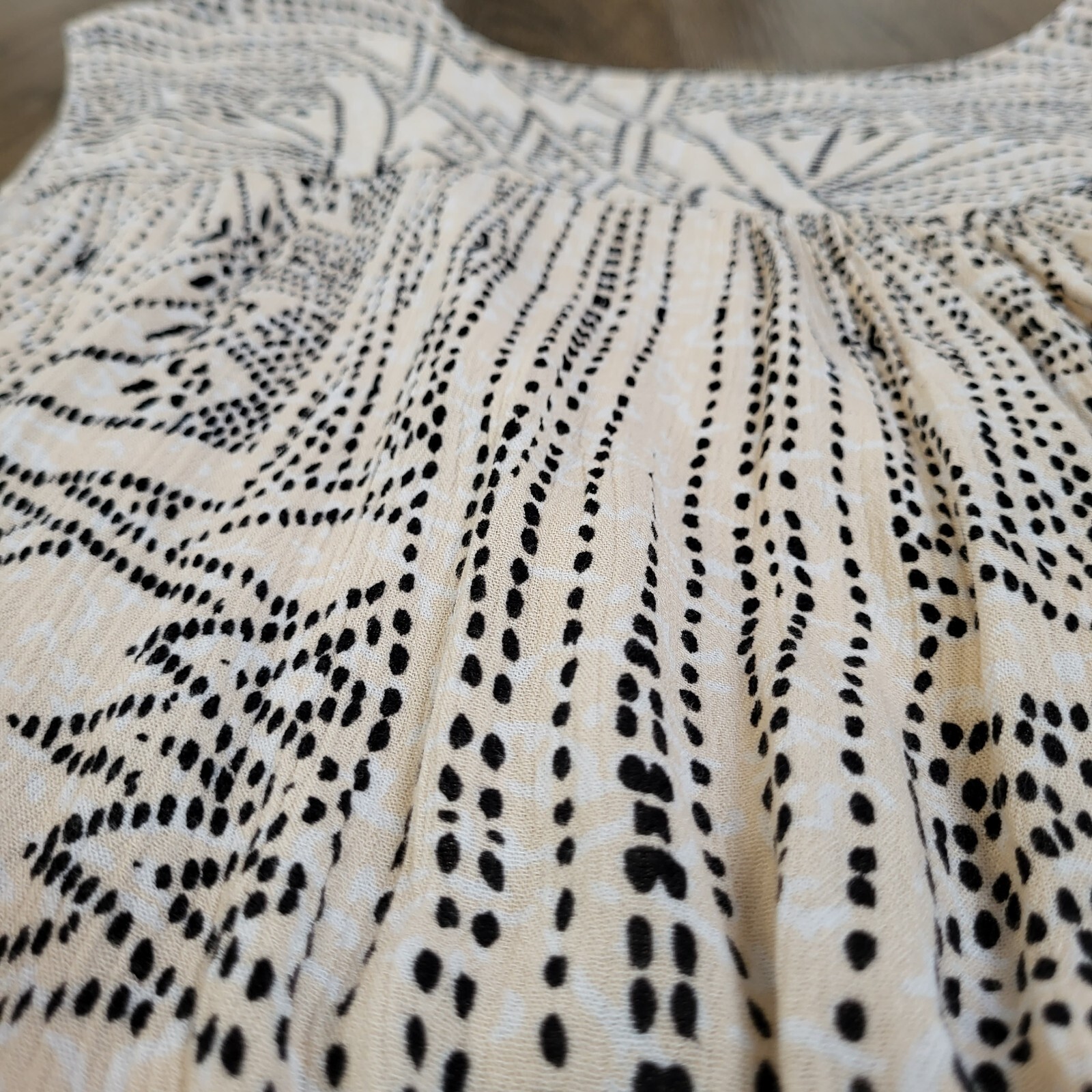 Kori America Womens Printed smocked waist V neck Mini Dress Medium Rayon Ruffle 