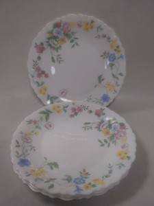 Set Of 4 Arcopal Dinnerware Rosalie 