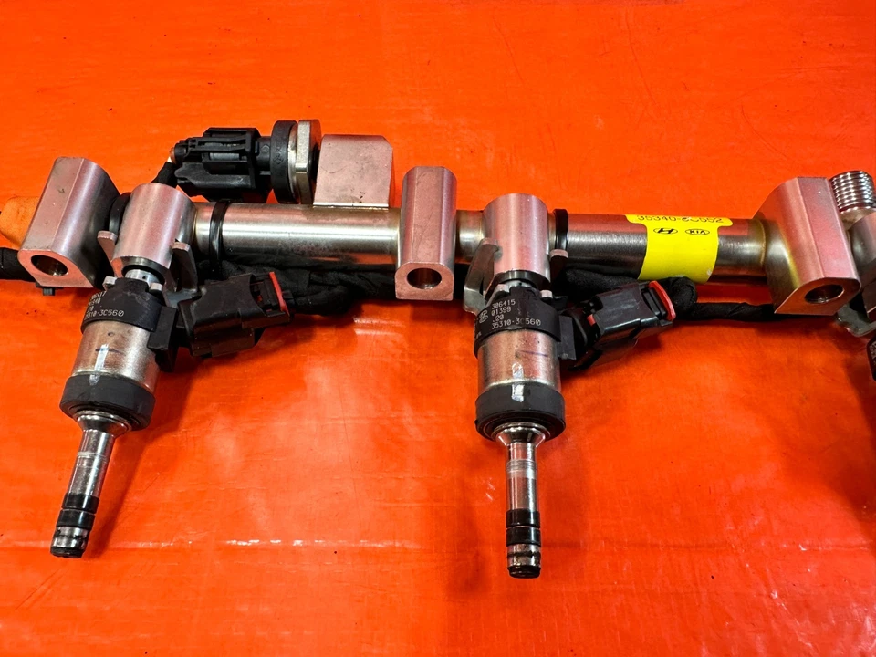 13-16 HYUNDAI GENESIS CUPÉ 3.8L - G6DJ - INYECTORES DE COMBUSTIBLE RIEL DE COMBUSTIBLE IZQUIERDO Y DERECHO Foto 4 de 4