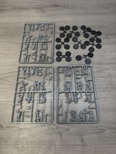 Games Workshop Lord of the Rings - Uruk Hai x 30 - On Sprues With Bases
