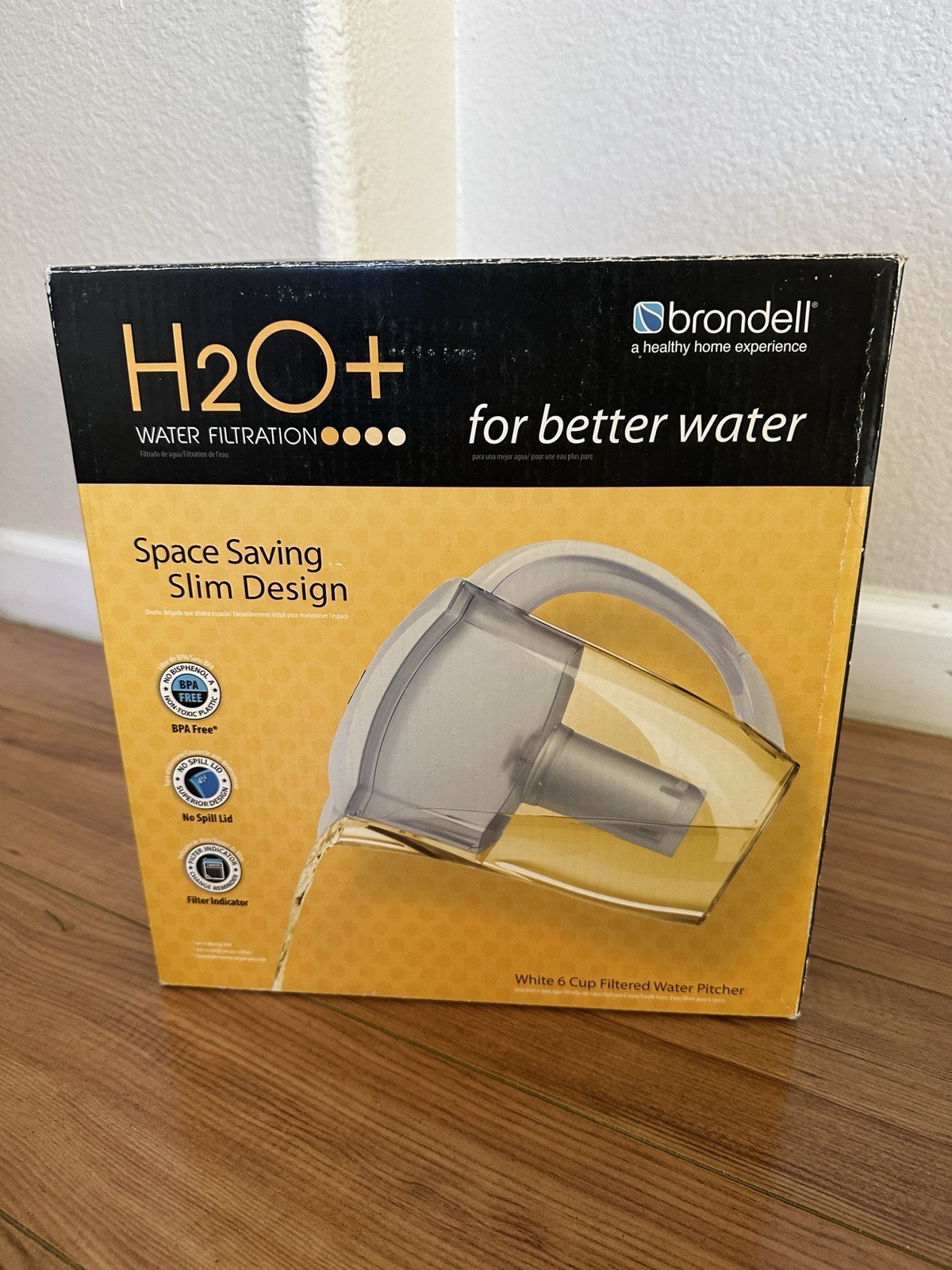 White 6 Cup Filtered Water Pitcher