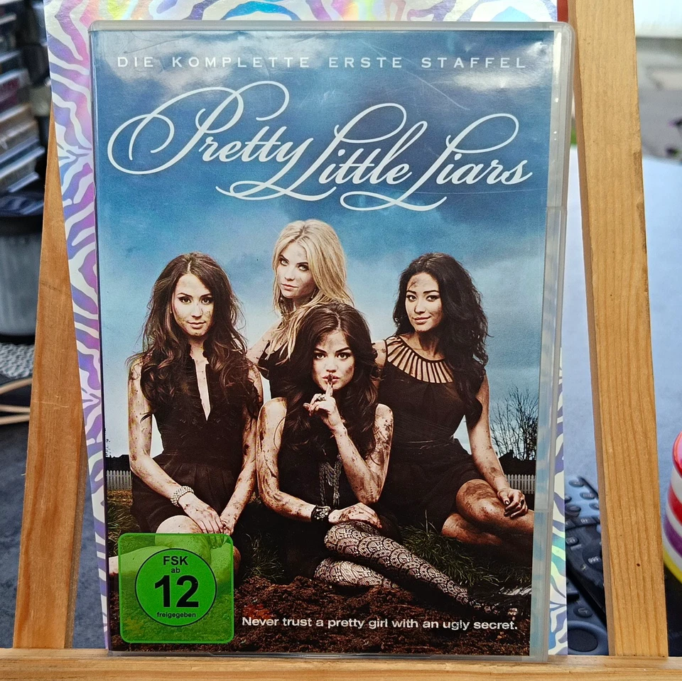 Warner Bros. Pretty Little Liars Staffel 1 DVD FSK 12 DE/EN Extras - Bild 1 von 2
