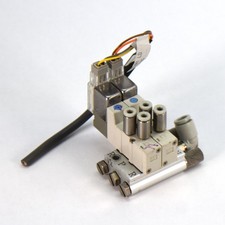 (Lot of 2) SMC SYJ3120-5MOZ-M3 4/5 Port SYJ Solenoid Air Valves w/ Manifold 24V