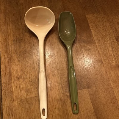 Vintage Foley Avocado Green Nylon/Plastic Serving Spoon  Ladle Cream Color 11''