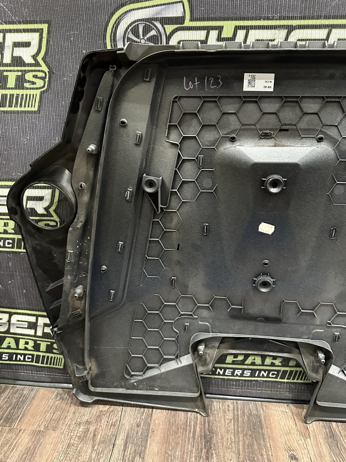 2018-2024 LAMBORGHINI URUS ENGINE BAY COVER OEM