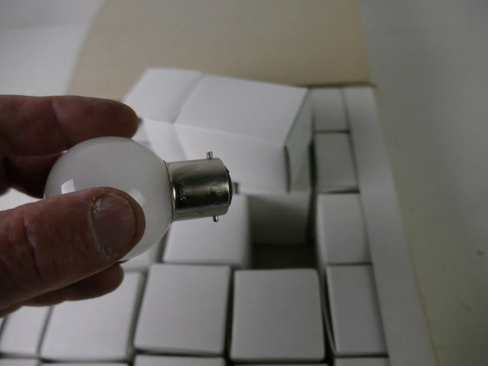 25x Bulb B22D 24V 40W Glühbirnen Glühbirne Leuchtmittel 45x65mm in OVP RB-49 - Bild 3 von 4