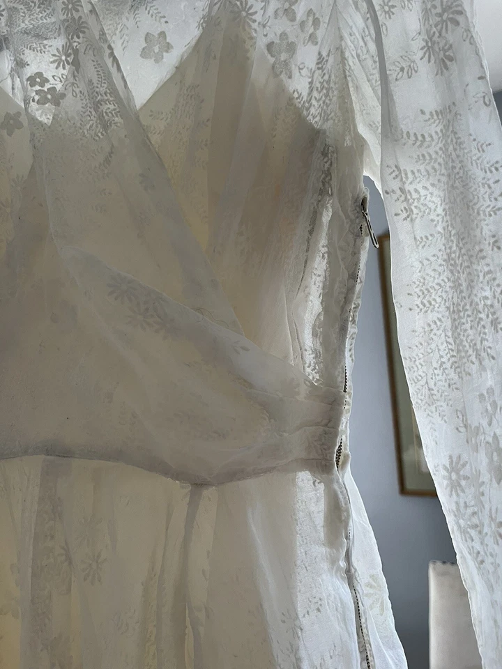 Impresionante vestido de novia flocado floral vintage de los años 50 sin cordones incluido pequeño Foto 3 de 4