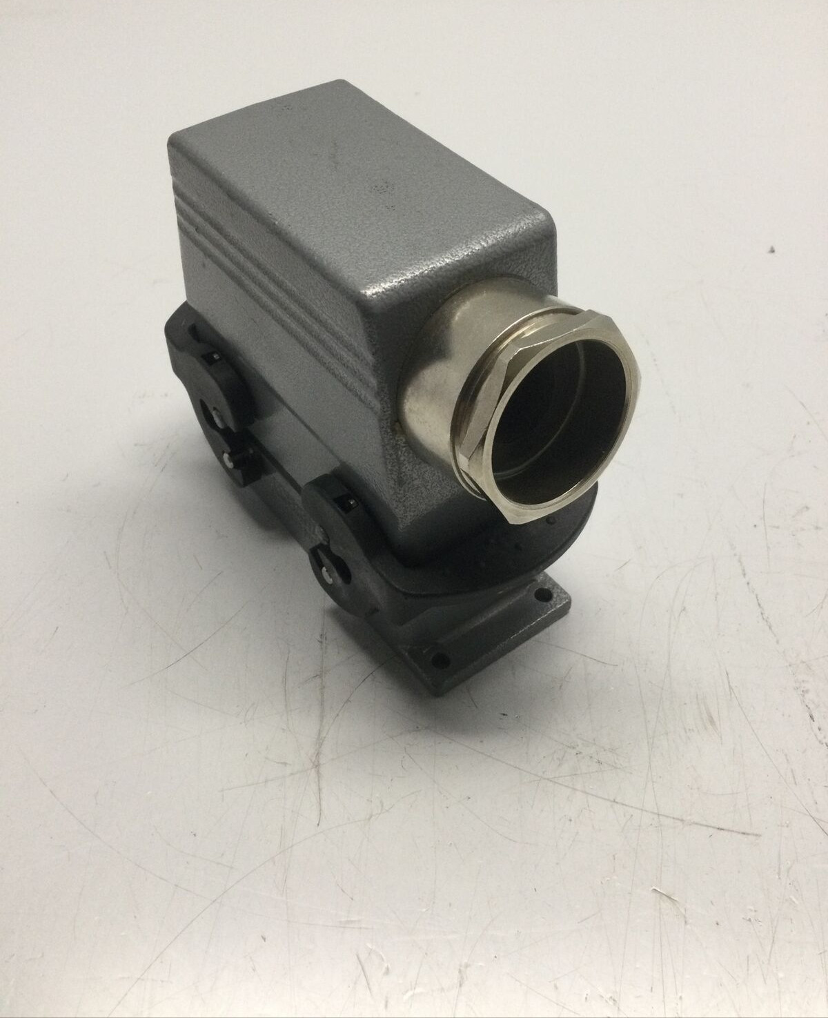NEW, PHOENIX CONTACT, 1775554 &amp; 1771587, CAST ALUMINUM HOUSING. (7D-2)