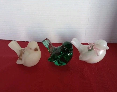 Fenton Glass Birds Emerald Green Opalescent W/Rose Custard Glass Mixed Lot Of 3
