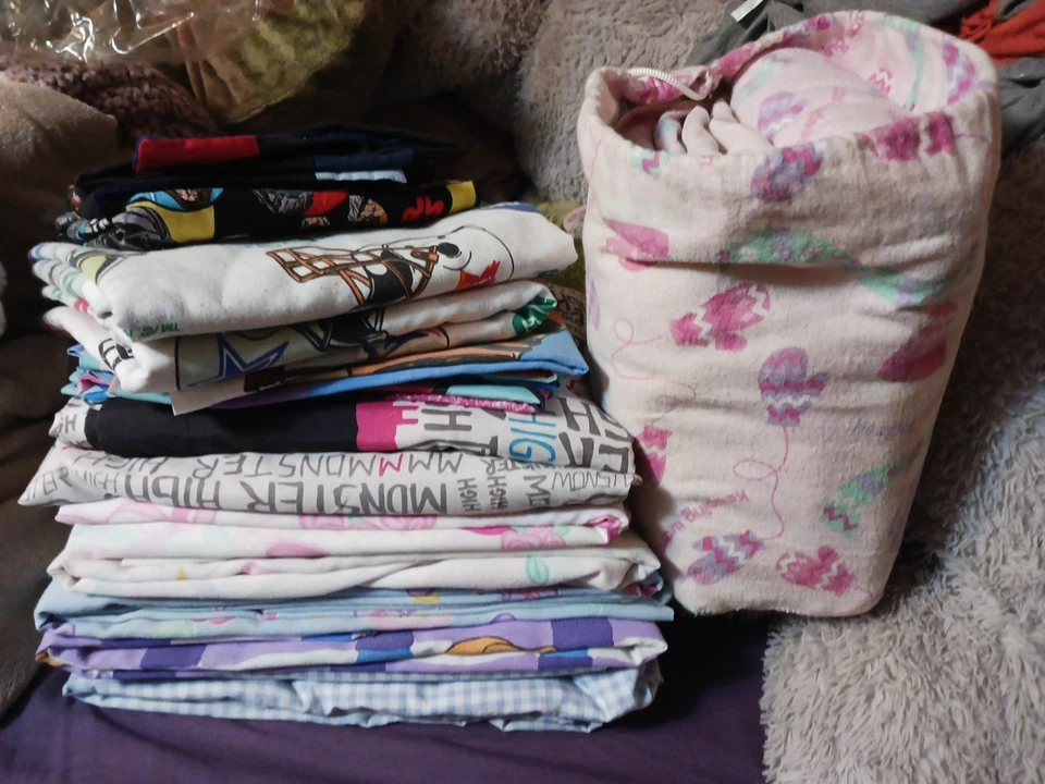 HUGE Twin Sets Vntg Barbie NfL Monster High Winnie Pooh Great Cond Offers Welcom - Image 2 of 4