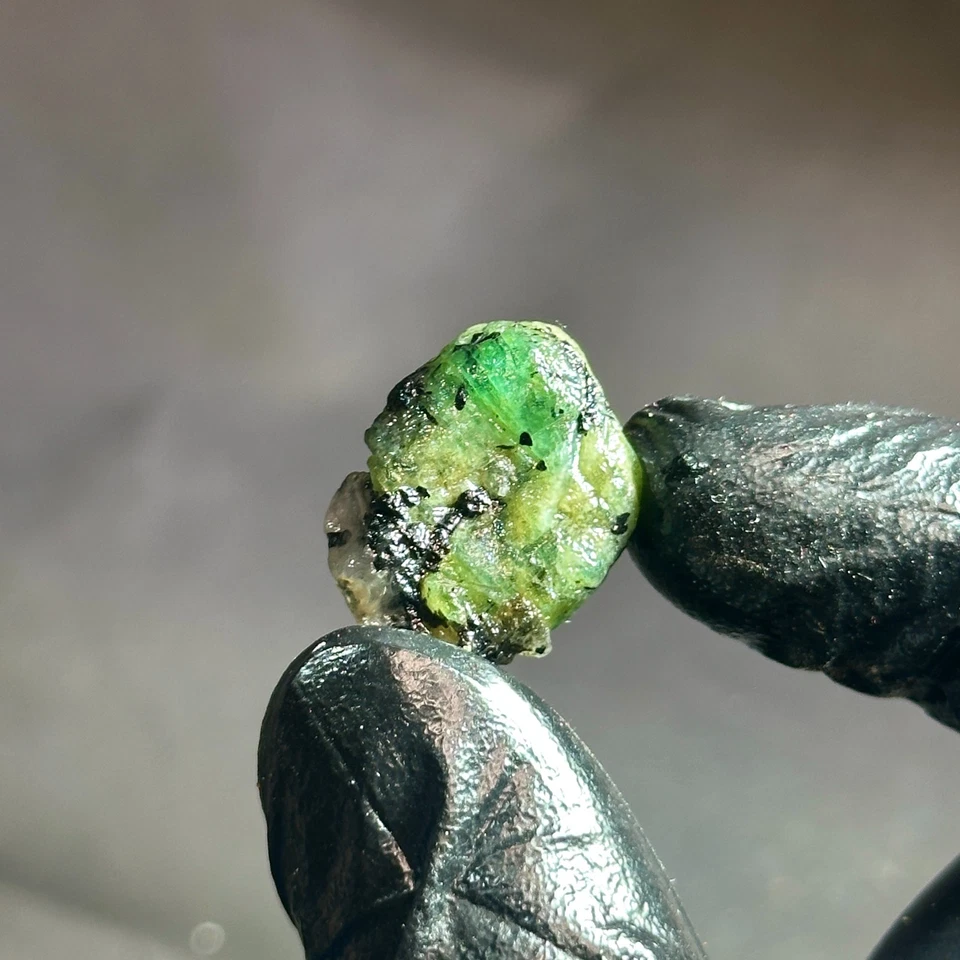 35.4Cts Natural Zambian Green Emerald Earth Mined Uncut Rough Raw Loose Gemstone - Image 2 of 4