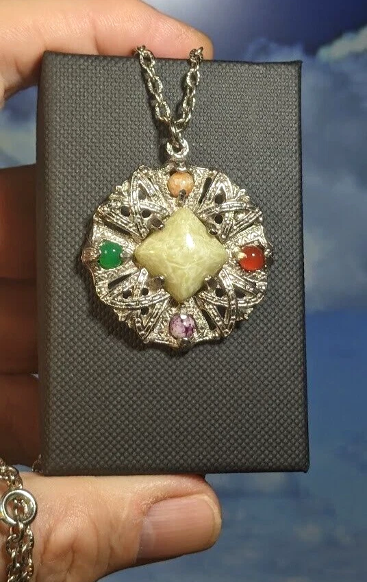 Colgante de ágata celta vintage multi cristal, en caja. 37mm. Longitud de cadena 60 cm Foto 4 de 4