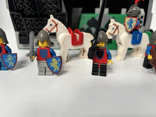 Vintage Lego Black Knights Castle 6086 Knights Minifigures, Horses & Dragon - Picture 3 of 22