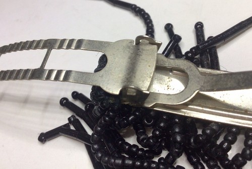 Pinza de pelo estilo aleta negra con cuentas pasador colgante 3 3/8 pulgadas de largo - Imagen 12 de 18