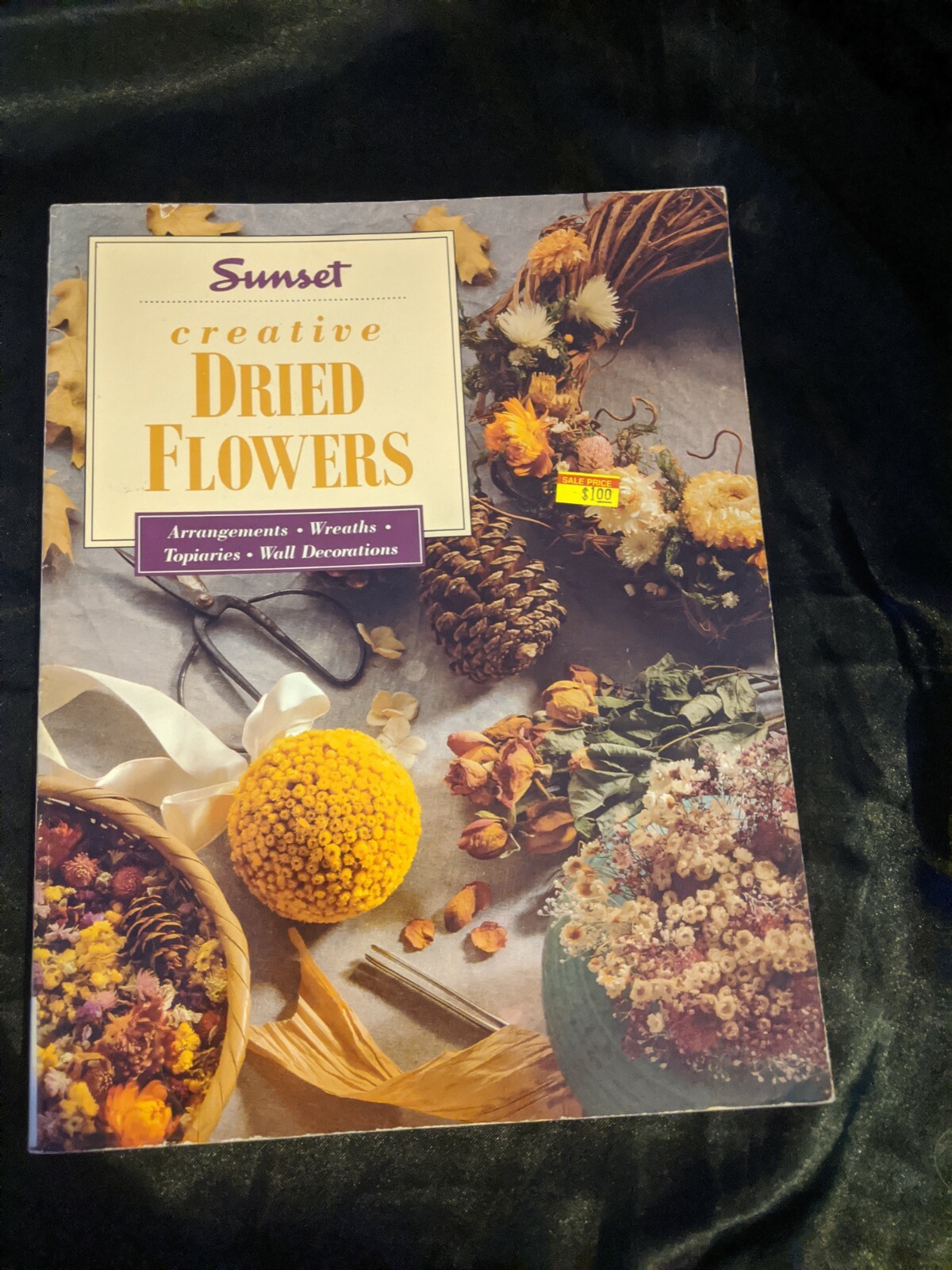 Creative Dried Flowers by Sunset Publishing Staff-image