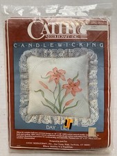 CATHY NEEDLECRAFT CANDLEWICKING DAYLILY PILLOW TOP NEEDLEPOINT KIT 7931, NEW NOS
