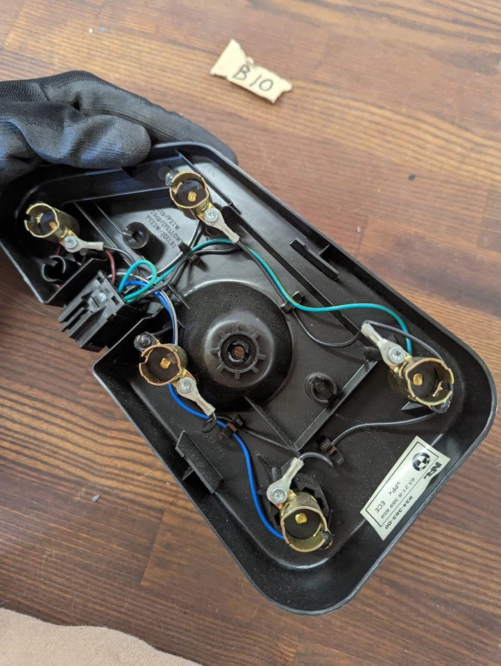 BMW Z3 Rear Light Bulb Socket Passenger Left Side 8389859  - Image 4 of 4