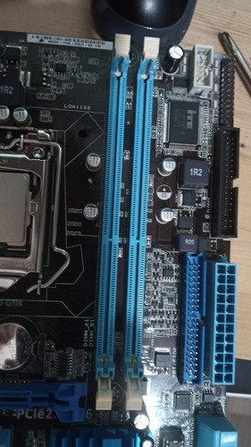 SCHEDA MADRE P7H55-M LE ASUS+ALIMENTATORE+MASCHERINA+SCHEDA VIDEO 512MB XJ 550 - Foto 9 di 20