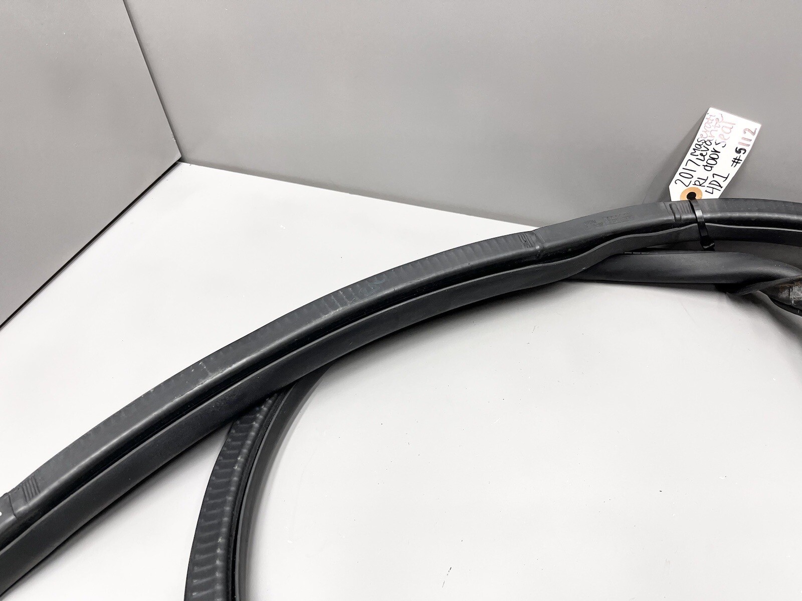 ⭐️2017-2020 MASERATI LEVANTE REAR LEFT SIDE DOOR BODY WEATHERSTRIP SEAL OEM