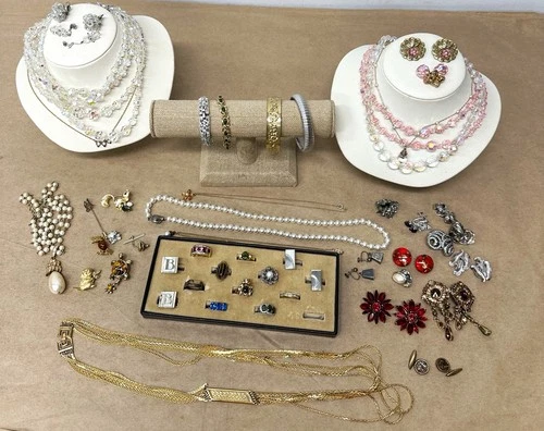 40+ pc VINTAGE COSTUME JEWELRY LOT SWOBODA KJL JUDY LEE LAGUNE TRIFARI & MORE
