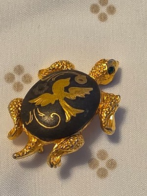 Vintage DAG TURTLE BROOCH Gold tone Inlay red eyes Damascene Spain pin READ