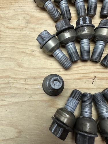 Porsche 911 997 Turbo 2007 OEM Factory Set Of 20 Lugs 06 07 08 - Picture 4 of 7