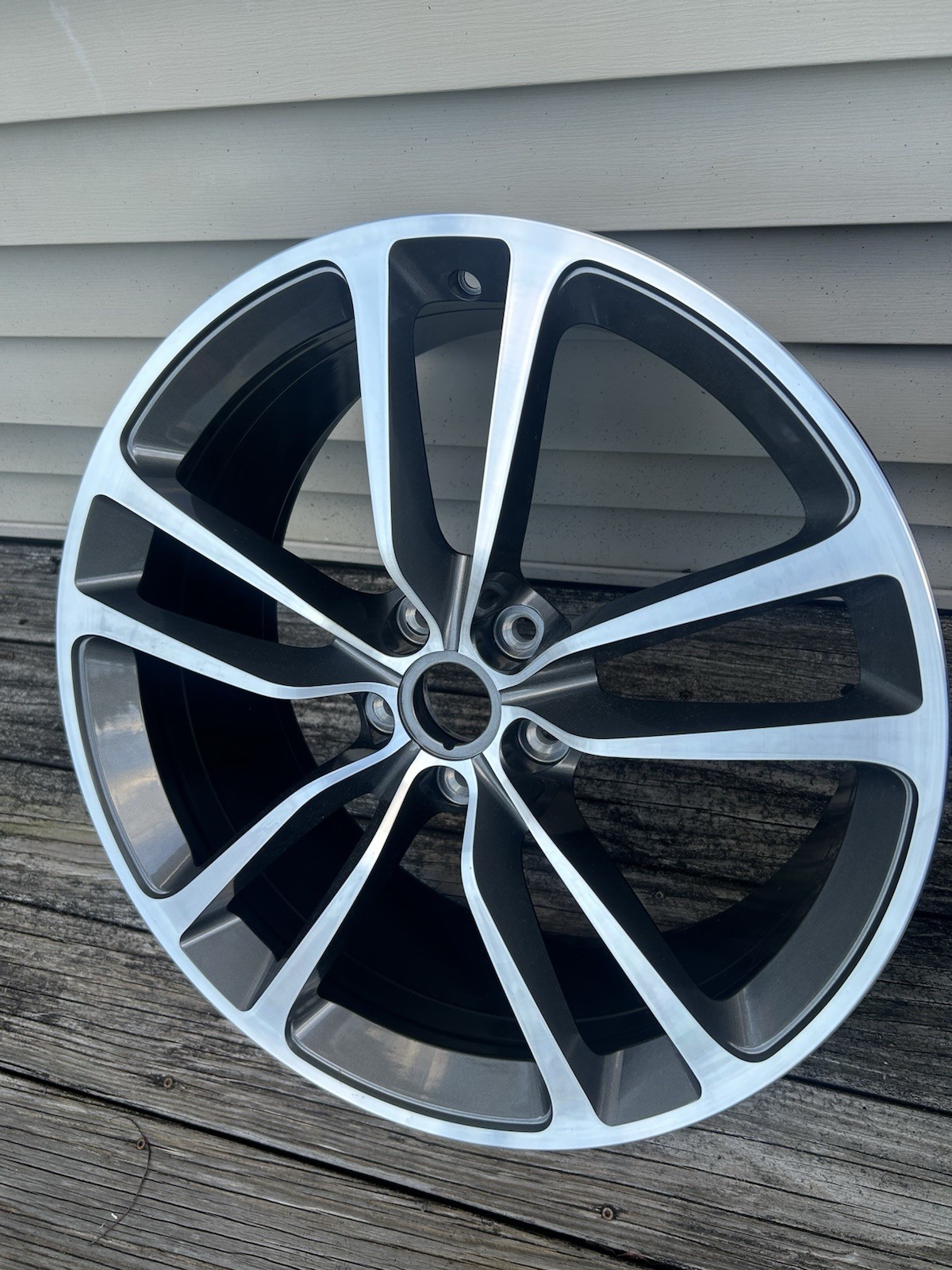 ASTON MARTIN Dvs V12 20x8.5 New Rim Front