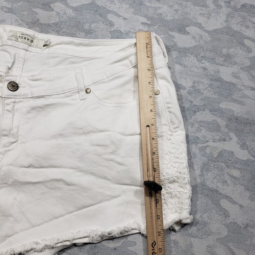 Torrid Shorts Womens 22 White Lace Trim High Rise Stretch Raw Hem - Picture 11 of 13