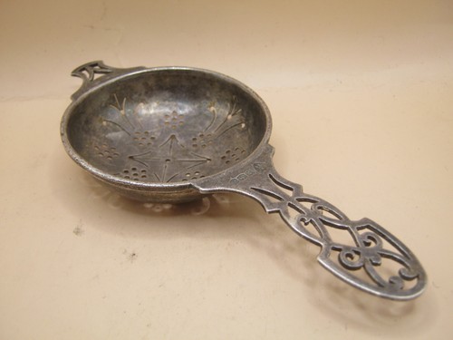 Sheffied 1943 Ornate Sterling Silver Tea Strainer By D N M & S - Picture 2 of 5