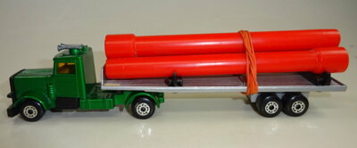 Matchbox TP25A Peterbilt Pipe Truck grünmetallic rote Röhren top
