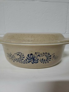 oblong casserole dish with lid