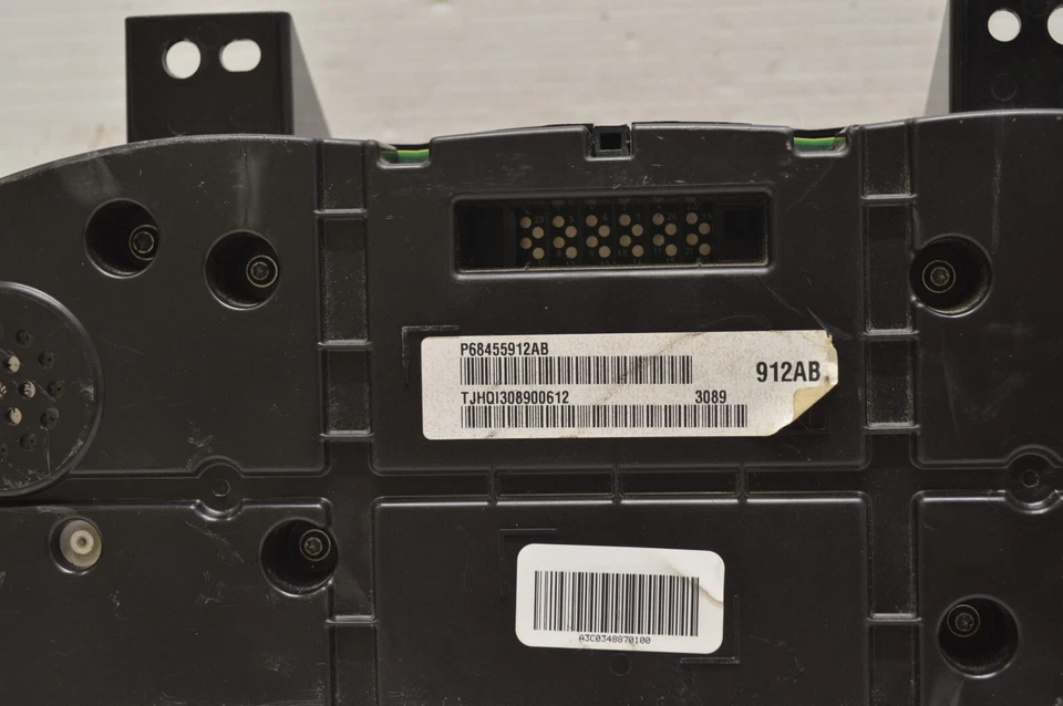 2019 19 Chrysler 300 Speedometer Instrument Cluster 63k Miles R5 014 - Image 3 of 4