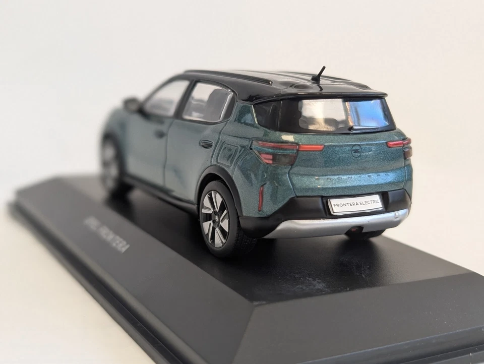 [Nuovo] Modellino Auto Opel Frontera Cachi Verde 1:43 Modello Collezione - Immagine 4 di 4
