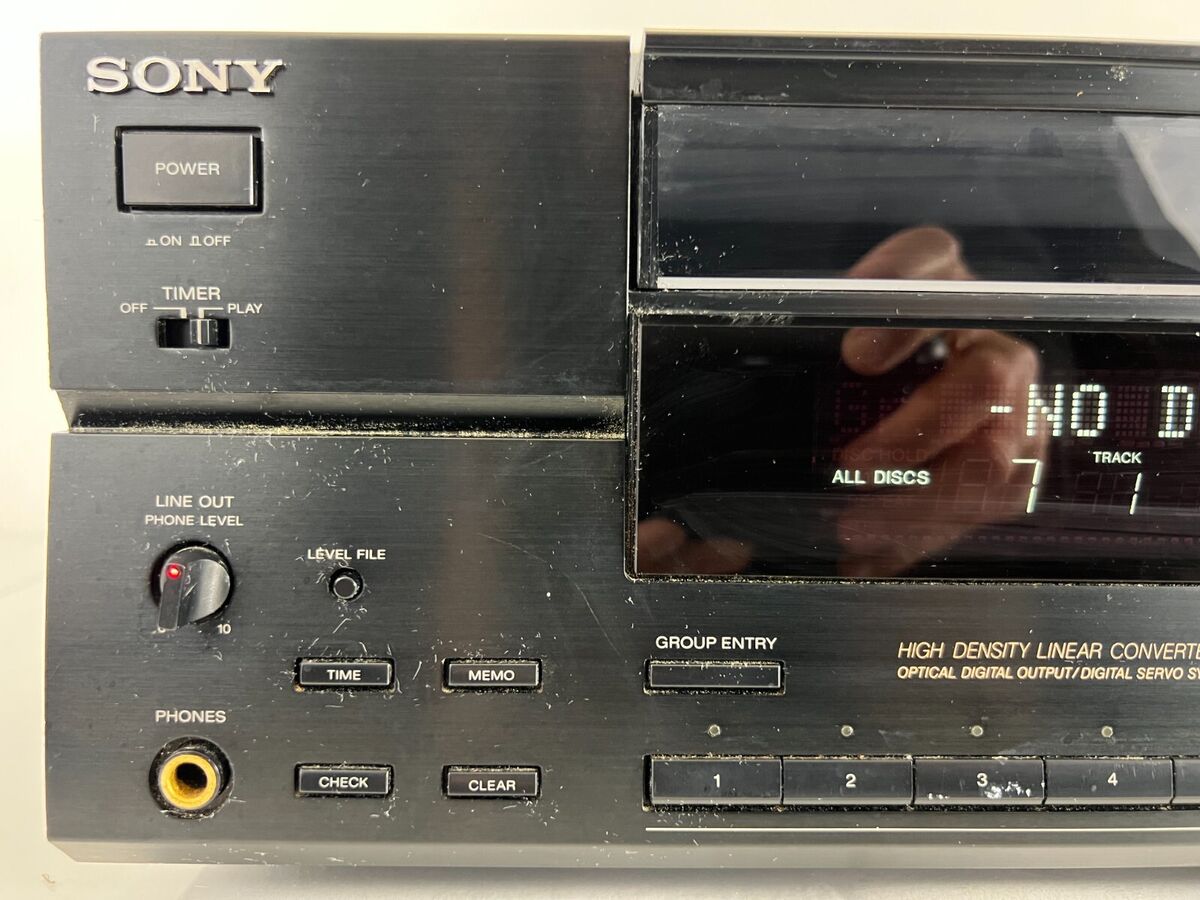 Sony CDP-CX100 CD Changer Player 100 Disc Automatic Loading Sony CDP-CX100 CD Changer Player 100 Disc Automatic Loading