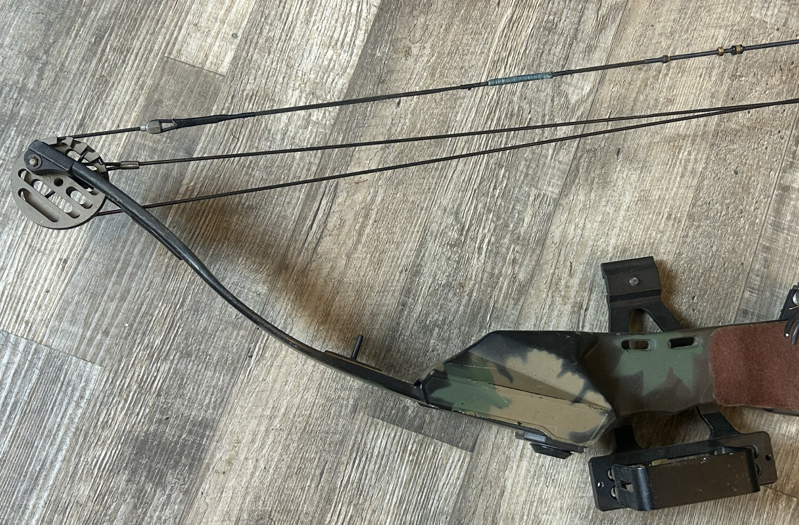 PSE Precision Edge Series 1000c Compound Bow 29" Draw 60-70 Peak Weight