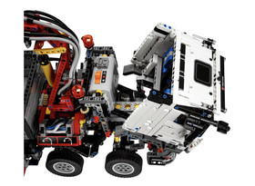 LEGO Technic: Mercedes-Benz Arocs 3245 (42043)