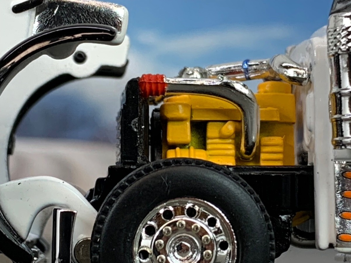 わんこ 1/64 DCP WHITE PETERBILT 379 W/ 63