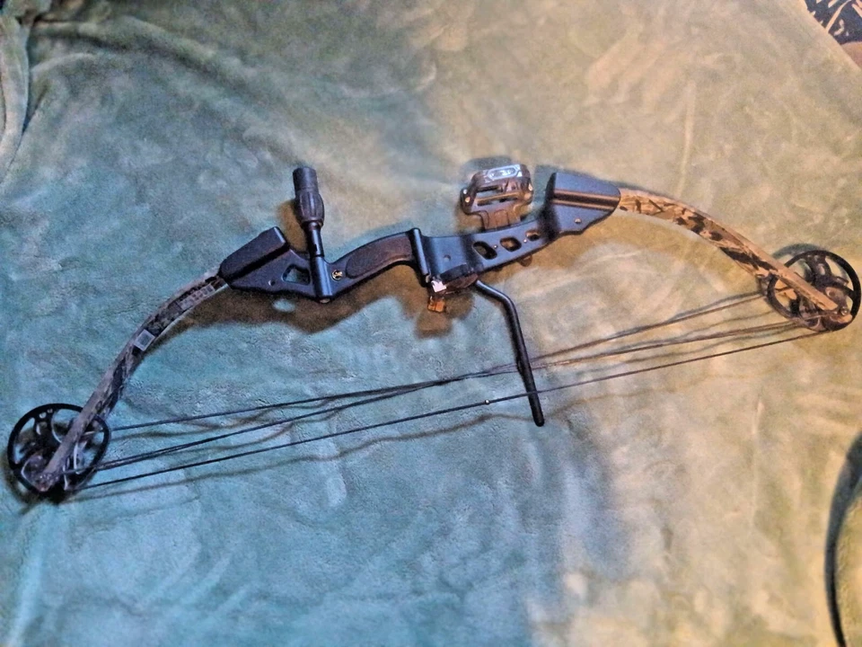 Browning Compound Bow Micro Midas 3, 30# Draw Weight, 25" Draw - Image 2 of 4