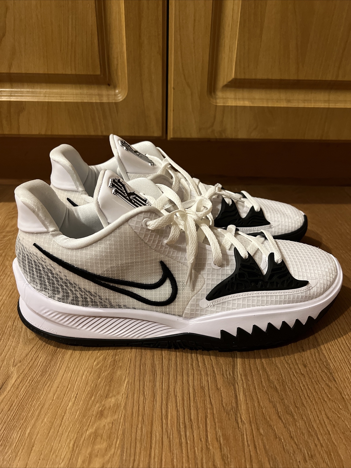 kyrie low 4 size 14