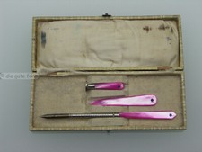 Antikes - - Schreibset mit Petschaft Brieföffner und Federhalter - - PINK farben
