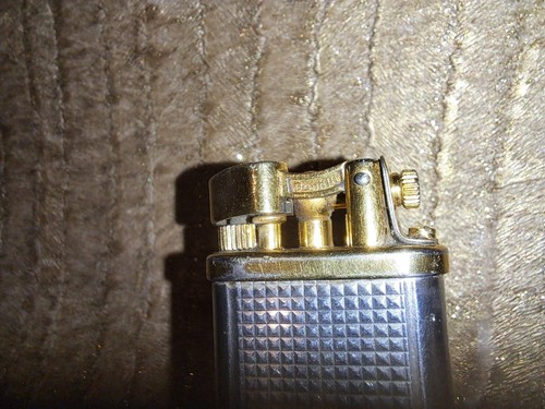 DUNHILL UNIQUE Lighter Gold and Silver plated Hobnail Made in England Box &Cert - Picture 14 of 15