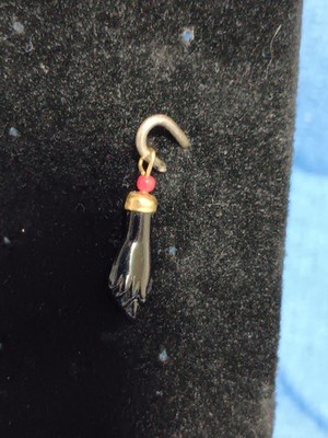 14k yellow gold charm/Pendant '' La Mano De Azabache'' Fig Figa Black Fist Hand